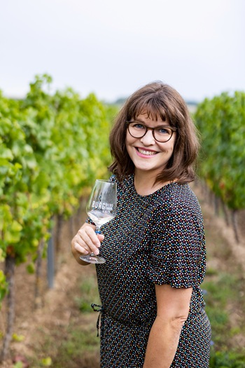 nicole ist englischlehrer und weinexpertin